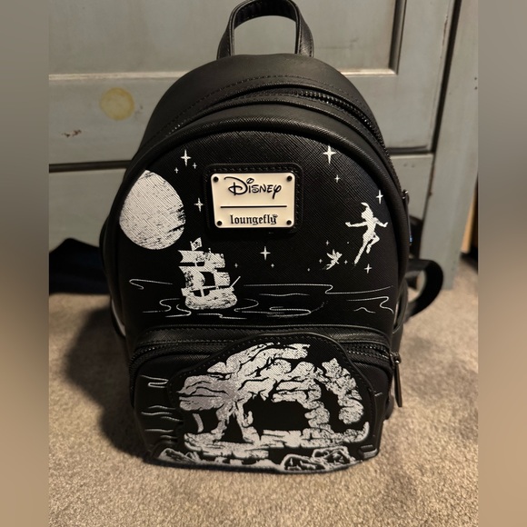 Disney Loungefly Peter Pan Skull Island Black Backpack - Picture 1 of 3